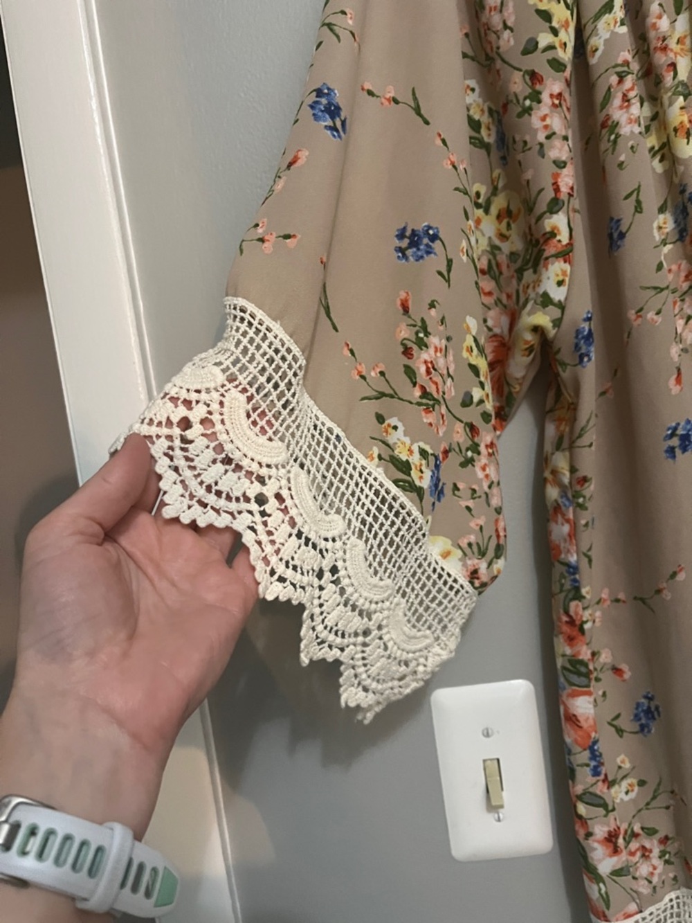NWOT Umgee Floral Lace Trim Kimono - Picture 3 of 6